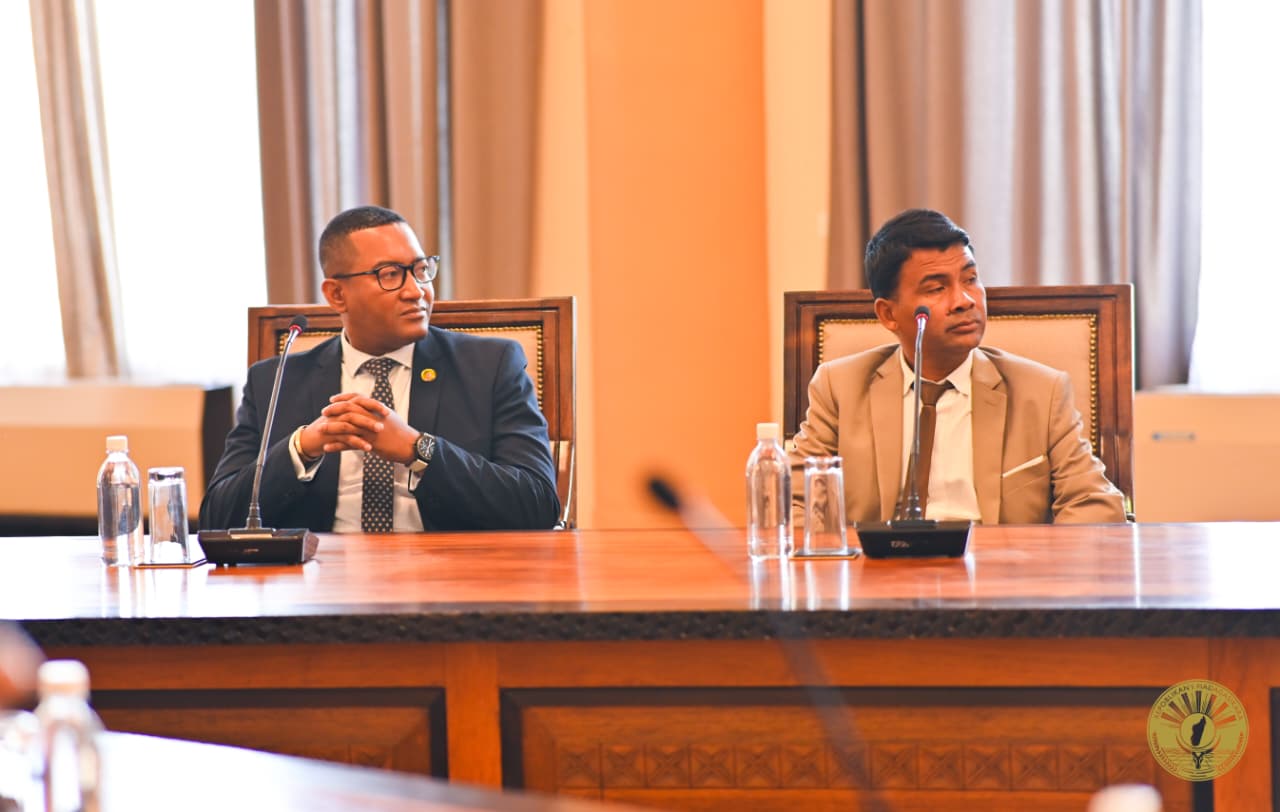 Sary fivorian'ny filan-kevitra ambonin'ny Mpitsara.