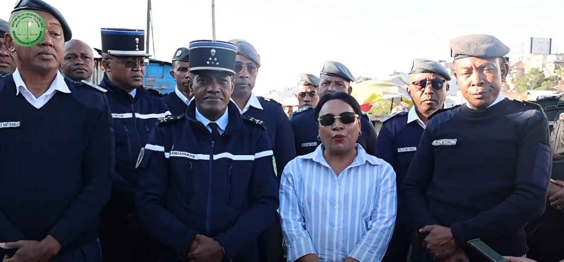 Tranga teny Namontana: Misokatra ny fanadihadihana.